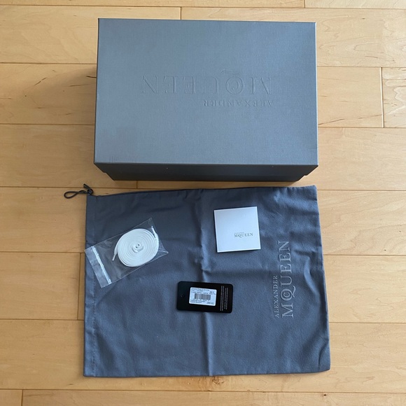 Alexander McQueen Sneaker Pelle S. Gomma Low Top Runner White with Black Suede - Picture 12 of 13